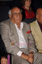 Yash Chopra at Whistling Woods 4th convocation ceremony in St Andrews on 18th July 2011 (21).JPG